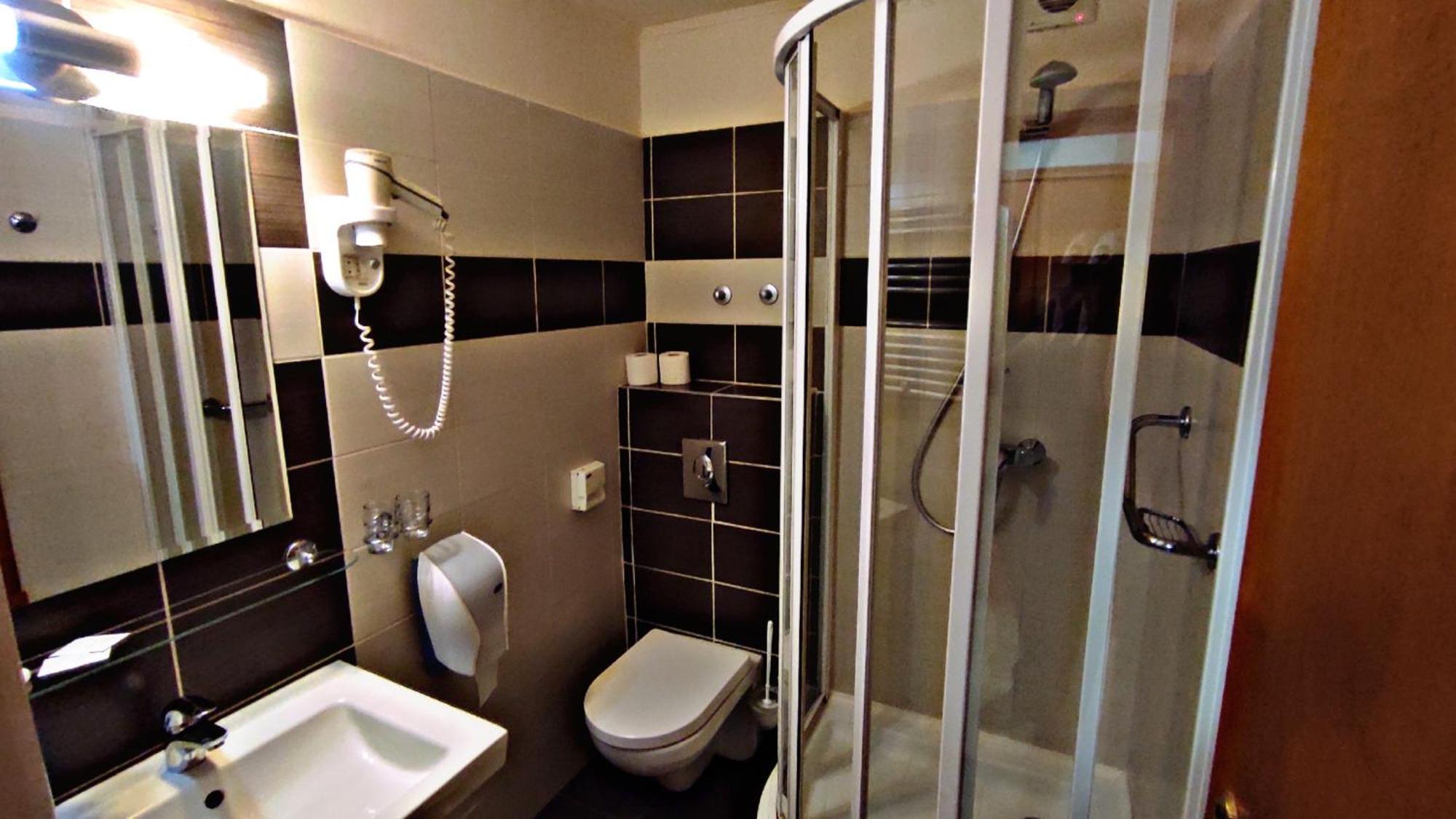 Atrium Hotel 哈卡尼 外观 照片